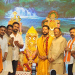 रथयात्रा के दौरान CM विष्णुदेव साय ने रोका काफिला, बच्चों से की आत्मीय मुलाकात और खिंचवाई सेल्फी