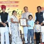 बस्तर के 50 अमर शहीदों को मुख्यमंत्री विष्णु देव साय ने दी श्रद्धांजलि, परिजनों का किया सम्मान